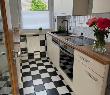 Oberhausen Apartamento | Ruhrpott Residenz - 3 Zimmer Suite - 70qm mit Balkon