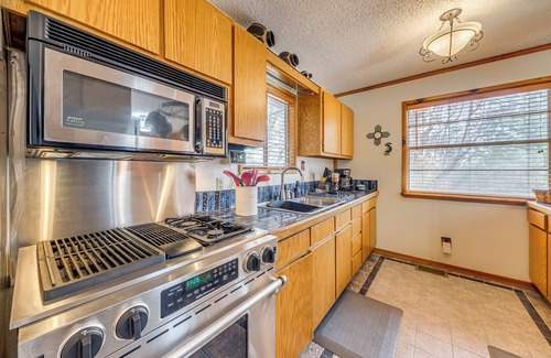 Ruidoso Cabaña | Ruidoso Cabin w/ Deck ~ 1 Mi to Midtown!