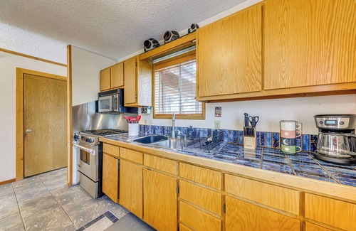 Ruidoso Cabaña | Ruidoso Cabin w/ Deck ~ 1 Mi to Midtown!