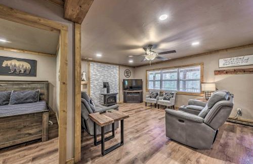 Ruidoso Casa | Ruidoso Cabin with Patio - Walk to Midtown!