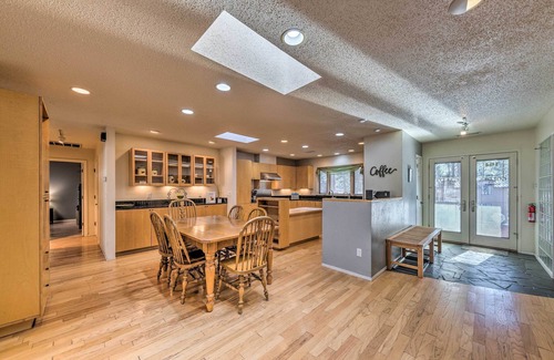 Ruidoso Cabaña | Ruidoso Getaway w/ Deck - 16 Mi to Ski Apache