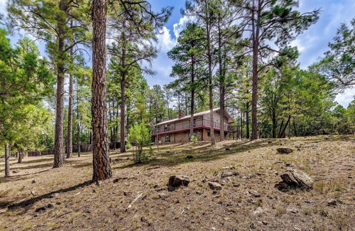 Ruidoso Cabaña | Ruidoso Vacation Rental w/ Spacious Deck
