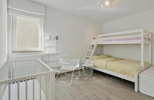 Heist Apartamento | Ruim app met 3 slpks en 2 badkamers vlakbij de zee