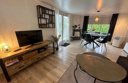 Baarle-Nassau Chalet De Esquí | Ruim, mooi en modern huisje met een heerlijke tuin