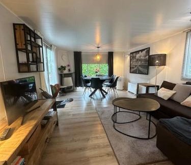 Baarle-Nassau Chalet De Esquí | Ruim, mooi en modern huisje met een heerlijke tuin