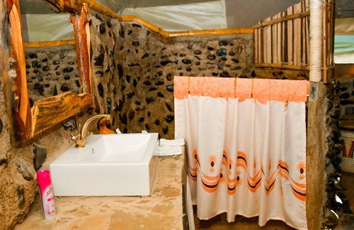 Kutus Alquiler De RV | Rukenya Islands - Campsite