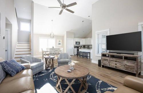South Nags Head Casa | Rum-DCA 600 ft to Beach with Hot Tub and Backyard