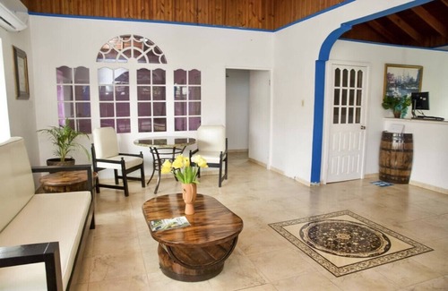 Negril Complejo | Rum Runners Resort