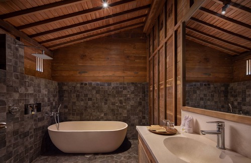 Lodtunduh Complejo | RUMAH KAYU RESORT