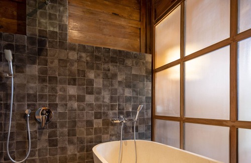 Lodtunduh Complejo | RUMAH KAYU RESORT