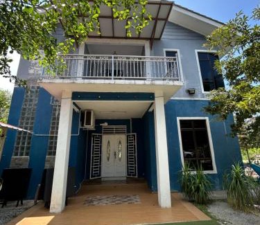 Kota Bharu Hotel | Rumah Tepi Sungai KB
