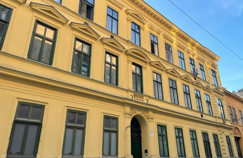 Csarnok negyed Apartamento | rumaroma by STN