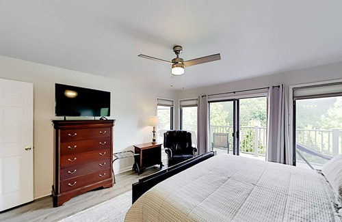 Stonecrest Casa | Rumbling Bald Resort getaway with 2 living areas, foosball & golf course views