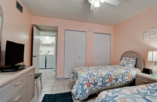Bradenton Beach Hotel | Runaway Bay Resort by BBG