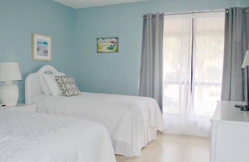 Bradenton Beach Hotel | Runaway Bay Resort by BBG