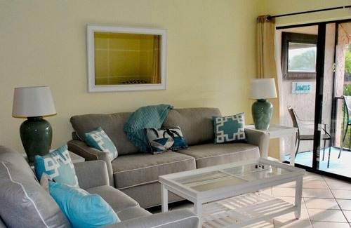Bradenton Beach Hotel | Runaway Bay Resort by BBG