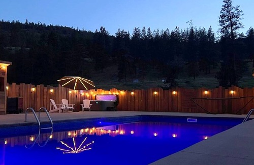 Okanagan-Similkameen Cabina | Runaway Express Coach
