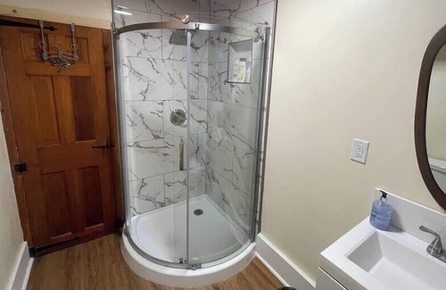 Alcove Casa | Running Creek in the woods