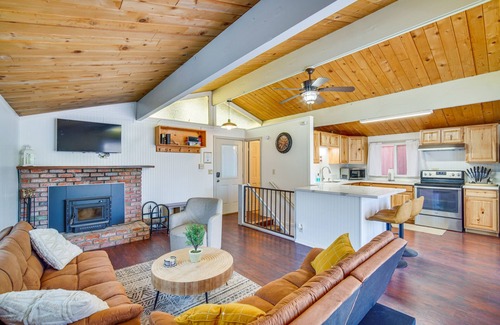 Arrowbear Lake Cabina | Running Springs Rental: 1 Mi to Arrowbear Lake!