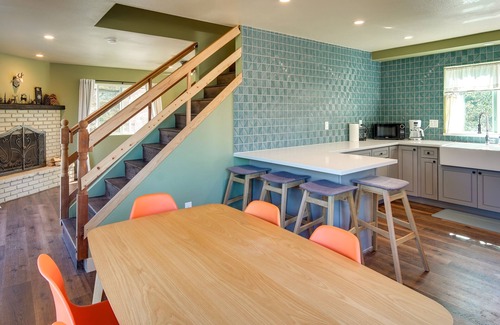 Arrowbear Lake Cabina | Running Springs Cabin w/ Spacious Deck + Hot Tub!