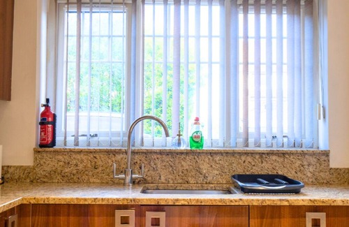 Marston Green Casa | Runway House with Balcony, 3 Bathroom near HS2 JLR NEC