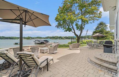 Fenton Casa | Runyan Lake House/4 Private Suites - Sleeps 13