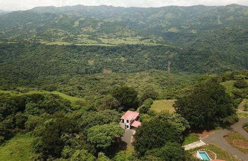 Escobal Casa | Rural 2-bedroom house with pool & treetop terrace
