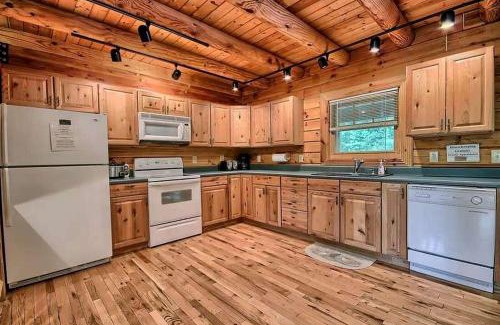 Rockbridge Casa | Rural Cabin with Spa Nestled into the Woods in Ohio