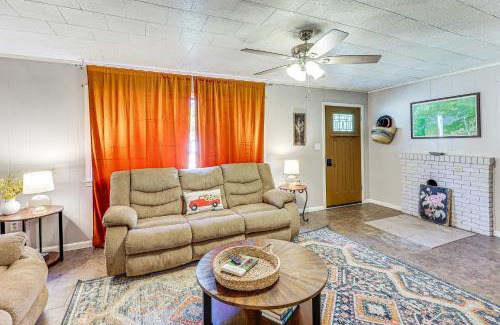 Royal Casa | Rural Escape Near Lake Ouachita with Gas Grill!