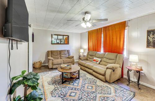 Royal Casa | Rural Escape Near Lake Ouachita with Gas Grill!