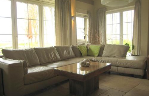 Zuidzande Casa | Rural holiday home with outdoor pool & sauna