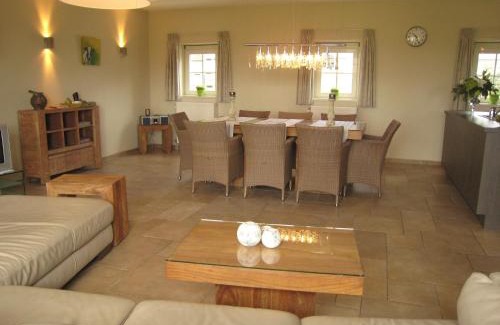 Zuidzande Casa | Rural holiday home with outdoor pool & sauna