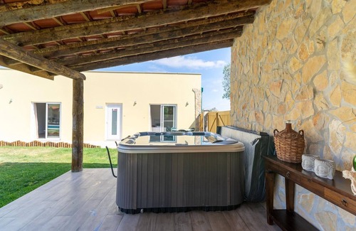 Camparca Casa | Casa rural de vacaciones en Netos-Almagreira con piscina