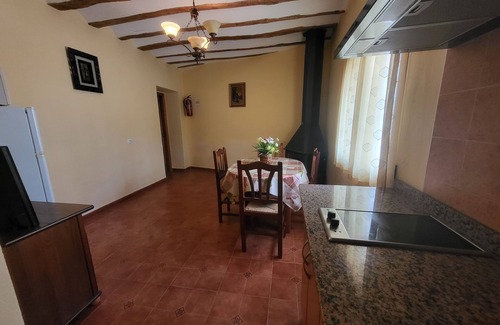 Alcalá del Júcar Cabaña | Casa Rural "casa del cerro III" barbacoa chimenea patio 350m, playa de río 5min