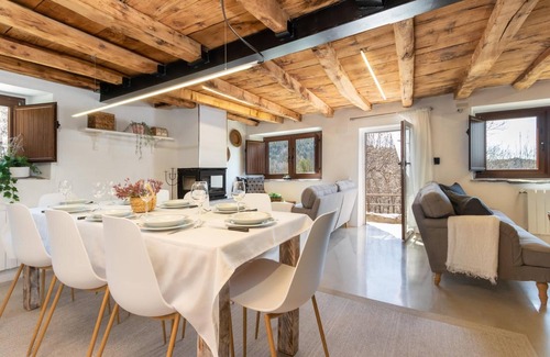 Mollo Casa | Casa Rural 'El Roure' con vistas a la montaña, piscina privada y Wi-Fi