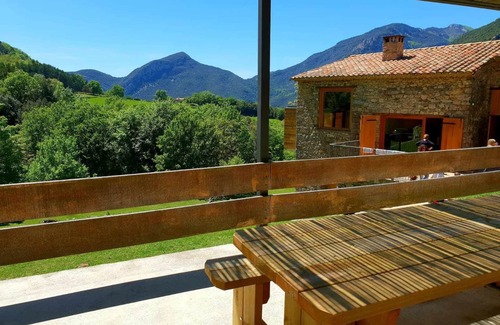 Montagut Casa | ¡Entorno único, en paraje natural impresionante!