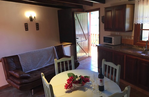 Tegueste Cabaña | Casa rural en un valle con vistas al mar y piscina.