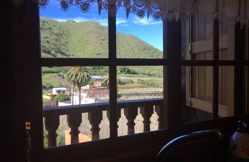 Tegueste Cabaña | Casa rural en un valle con vistas al mar y piscina.