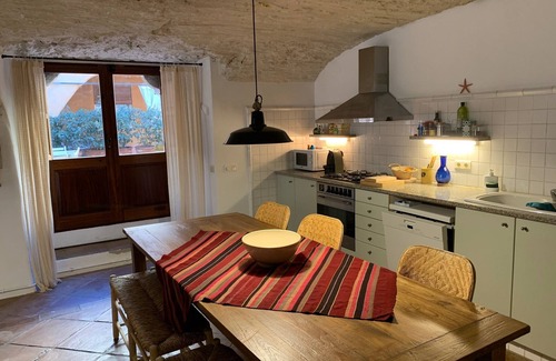 Ulla Cabaña | Casa Rural en pequeño pueblo, con jardin y piscina comunitaria