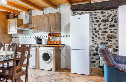 Solorzano Casa | Casa Rural 'Trasmiera' con Terraza Privada, Jardín Privado y Wi-Fi