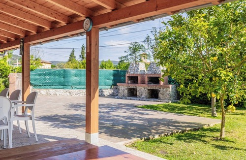 Solorzano Casa | Casa Rural 'Trasmiera' con Terraza Privada, Jardín Privado y Wi-Fi