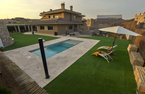 Vinaixa Villa | Casa rural con Piscina, Spa y Sauna. Alojamiento con encanto, para desconectar