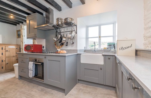 Llanbedr Cabaña | Rural retreat in the mountains with far reaching views | Pwll-Y-March