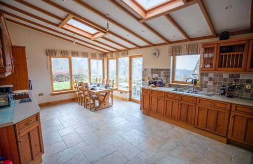 Aberfeldy Cabaña | Rural retreat with 3 double bedrooms. Access via 1 mile of bumpy farm track.