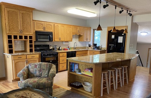 Lake Elmo Casa | Rural Setting with wildlife viewing, 10 mins to Saint Paul
