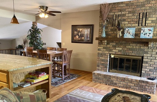 Lake Elmo Casa | Rural Setting with wildlife viewing, 10 mins to Saint Paul