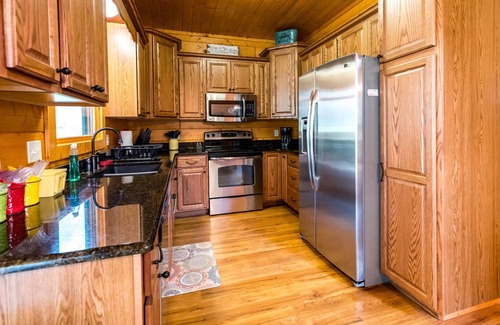 Topton Cabina | Rushing Creek Cabin - Secluded Mountain Cabin w/ Outdoor Fire Pit