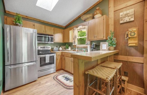 Sylva Cabina | Rushing Creek Retreat | Serene Cabin w Great Views