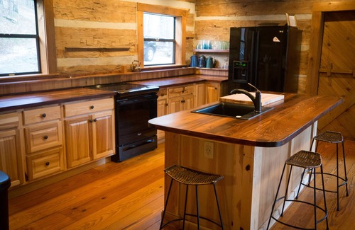 Dahlonega Cabina | Rushing River Log Cabin en Georgia Mountain Wine Country cerca de Dahlonega