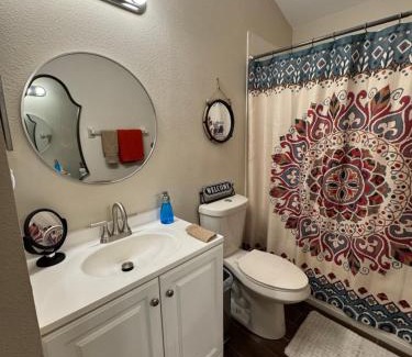 Ruskin Casa | Ruskin FL 2 bdrm 1 bath suite Host & Cat share common areas
